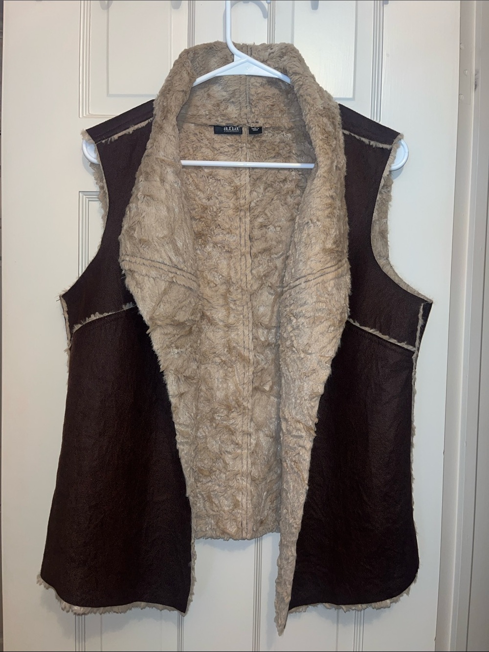 A.n.a - Cozy Faux Shearling Vest - Brown with Cream Lining Large
